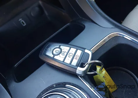 2018 Ford Fusion Hybrid Titanium from USA, damaged, VIN 3FA6P0RU4JR269346